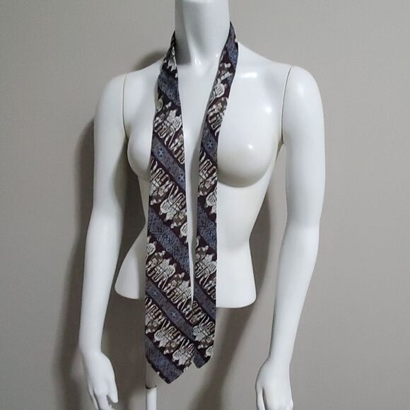Distinctive Creations Knight Patterned Tie - Picture 1 of 4